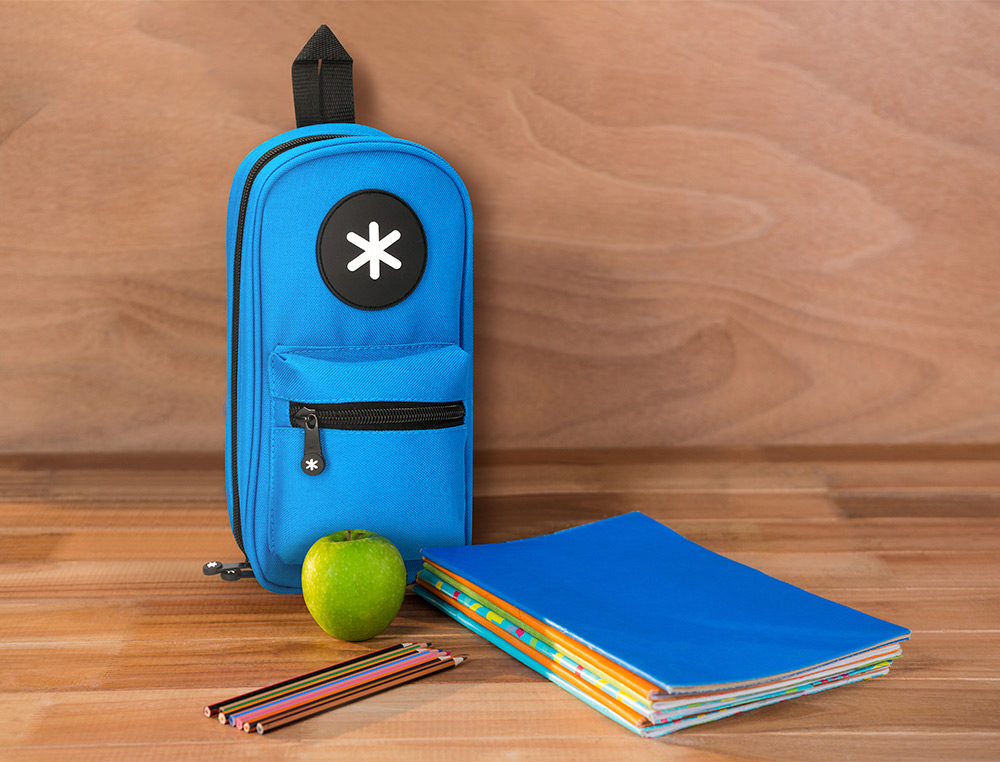 ESTUCHE PORTATODO ANTARTIK FORMA DE MOCHILA CON BOLSILLO Y 4 DEPARTAMENTOS COLOR AZUL 230X50X120 MM