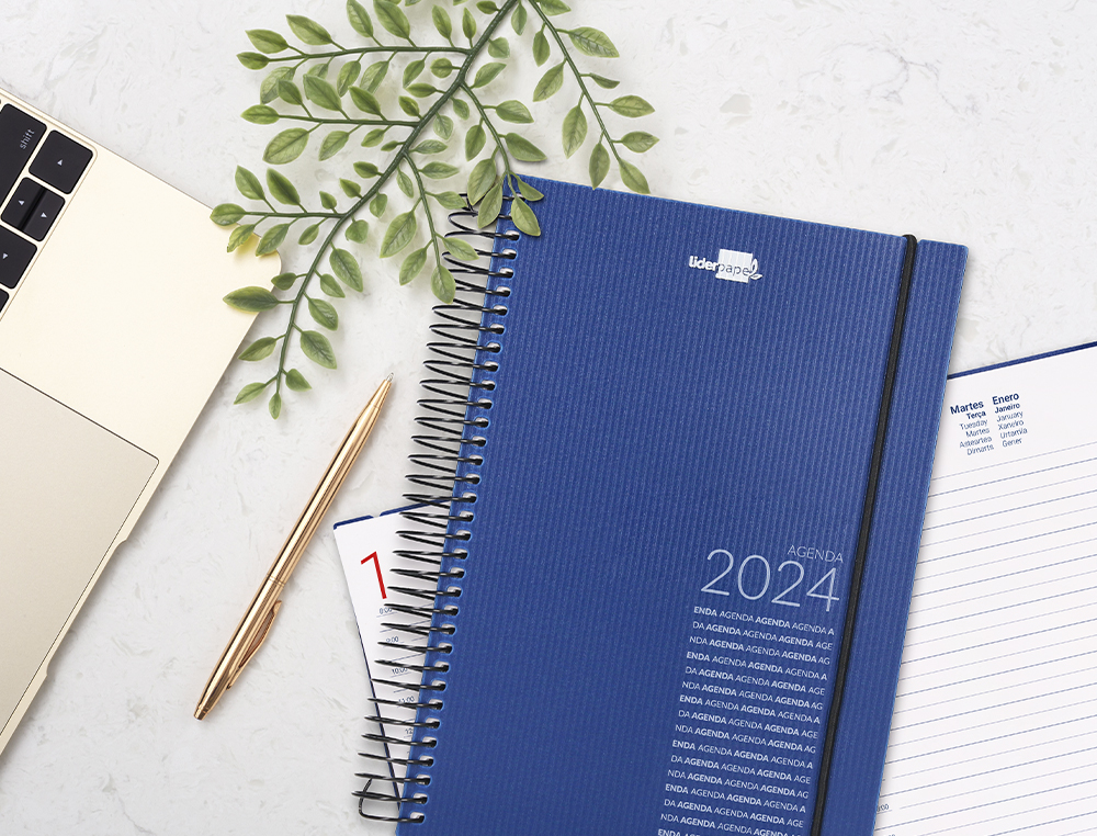 AGENDA ESPIRAL LIDERPAPEL OLBIA 15X21 CM 2024 DIA PAGINA TAPA POLIPROPILENO METALIZADO AZUL PAPEL 60 GR