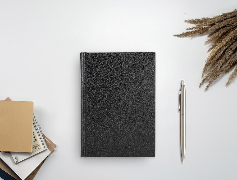 AGENDA ENCUADERNADA LIDERPAPEL CORFU 15X21 CM 2024 DIA PAGINA COLOR NEGRO PAPEL 60 GR