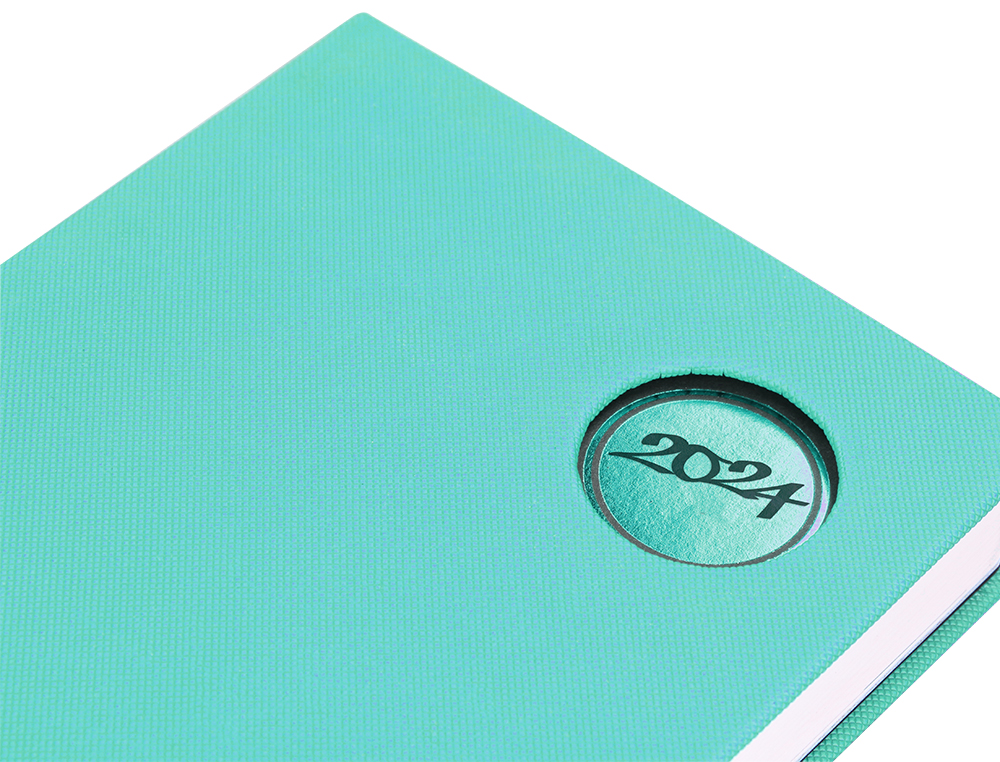 AGENDA ENCUADERNADA LIDERPAPEL KILKIS 17X24 CM 2024 DIA PAGINA COLOR TURQUESA PAPEL 70 GR